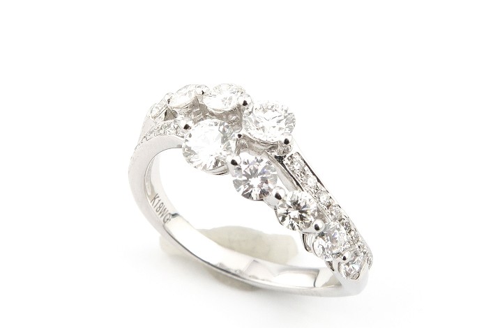 ダイヤモンドリング 380,000円 - オーダーメイドジュエリー事例｜ダイヤの指輪などのリフォームならジュエリー服部